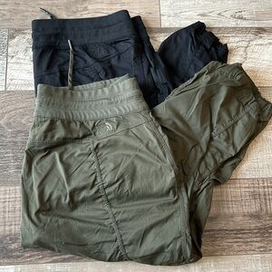 2 pairs of The North Face Aphrodite 2.0 capri black and olive size XL